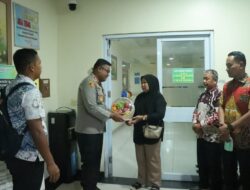 Kapolres Kampar Besuk Personel Zainal Arifin Yang Dirawat Di Icu RSUD Bangkinang
